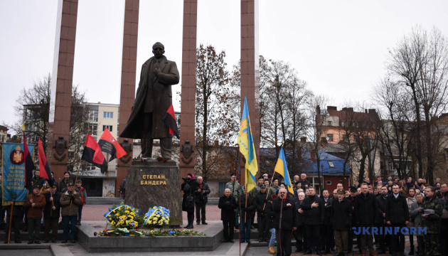 Віче та флешмоб: у Львові відзначили 110-річчя від дня народження Бандери