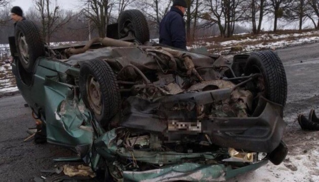 В Винницкой области столкнулись легковушки, трое погибших В Винницкой области столкнулись легковушки, трое погибших