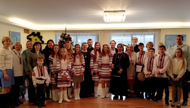Маленькі українці в Греції влаштували різдвяний концерт