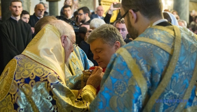 Порошенко прийняв причастя у Храмі Святого Георгія Вселенського Патріархату