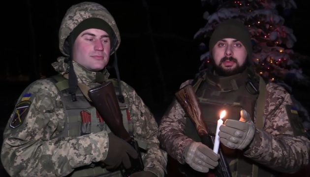 Військові зворушливо привітали українців з Різдвом Військові зворушливо привітали українців з Різдвом