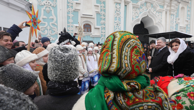 «Дякуємо за Томос!»: українці святкують на Софійській площі 