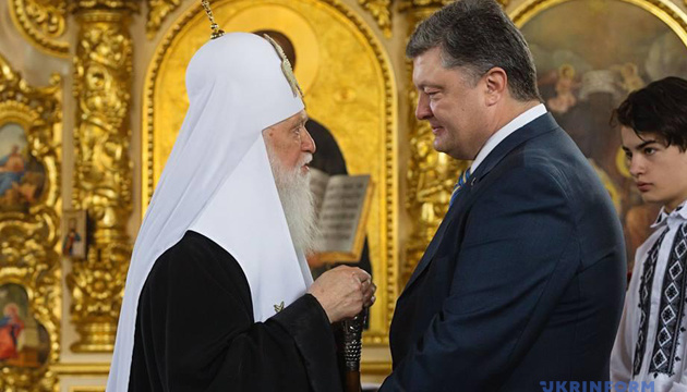 Poroschenko und Filaret nehmen an einem Dankgebet in Riwne teil