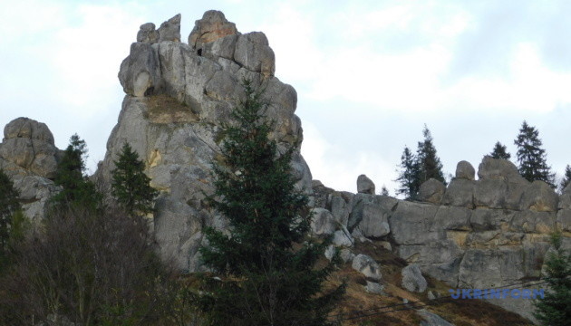 Мовчазні скелі Тустані
