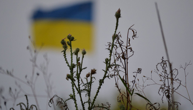 У Маріуполі наліпки з прапором України з’явилися по всьому місту