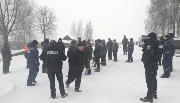 Знайшли тіло одного з чоловіків, що провалилися під кригу на водосховищі