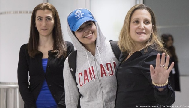 Втікачка із Саудівської Аравії прибула до Канади - зустрічала особисто Фріланд