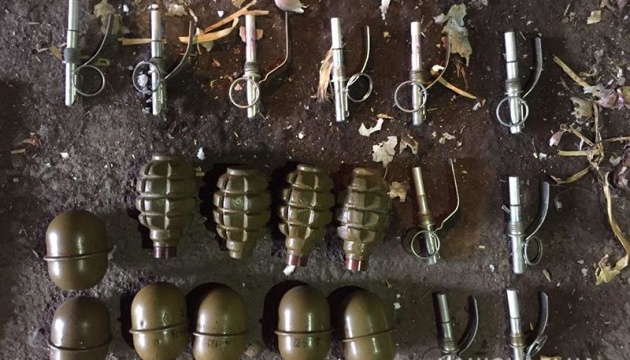 На Донеччині поліцейські вилучили цілий арсенал боєприпасів