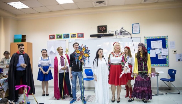 В Українській школі в ОАЕ показали театралізований «Різдвяний вертеп»