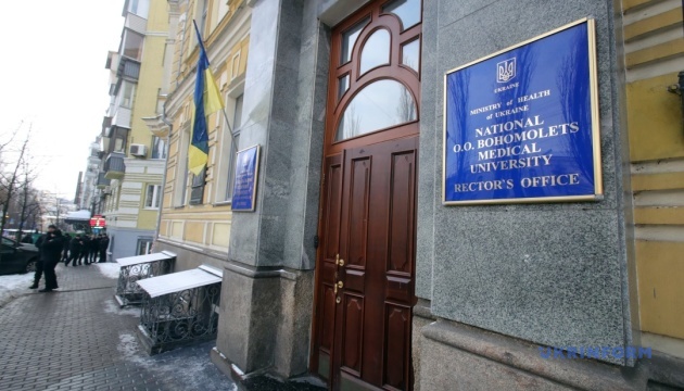 Поліція Києва посилила охорону біля медуніверситету через спробу “штурму”