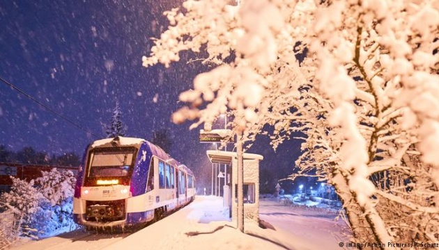 Снігопади заблокували популярні курорти Австрії