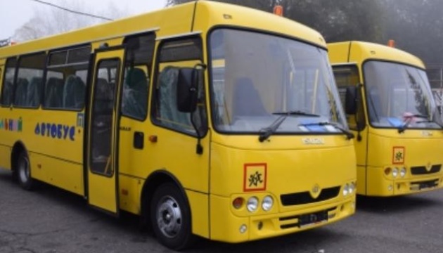 На Донеччині Соледарська громада придбала спецтехніку та шкільні автобуси