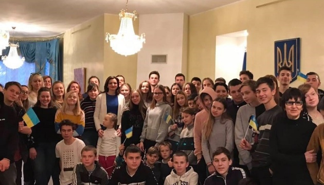 В українському диппредставництві в Естонії побувала група дітей з України В українському диппредставництві в Естонії побувала група дітей з України