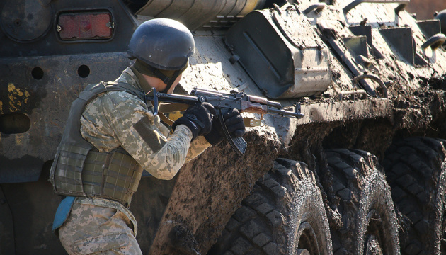 Zehn Soldaten am Mittwoch im Donbass verletzt