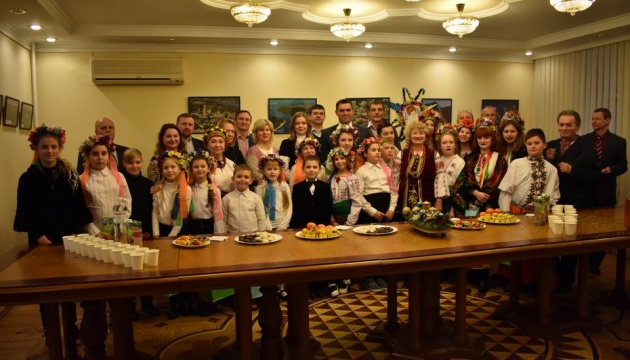 Колядки й щедрівки лунали у Посольстві України в Молдові