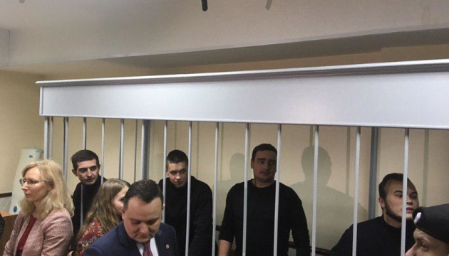Суд у Москві залишив за гратами вже 20 українських моряків Суд у Москві залишив за гратами вже 20 українських моряків