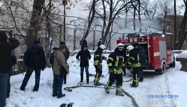 Пожежу у відселеній будівлі на Грушевського ліквідували