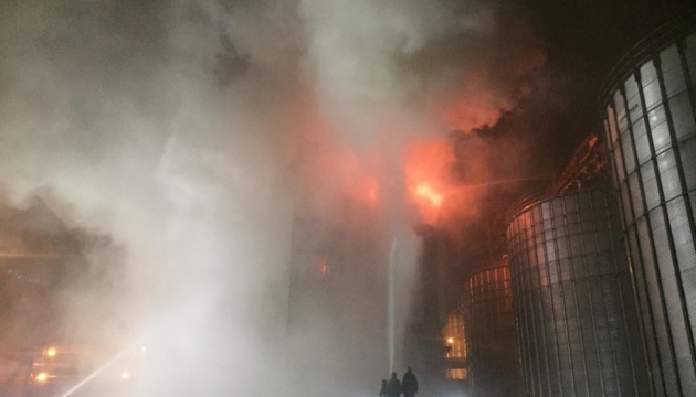 На Львівщині сталася пожежа на олійному заводі