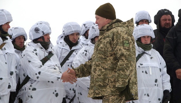 Poroshenko: Fuerzas especiales llevaron a cabo más de 700 operaciones en la guerra contra Rusia Poroshenko: Fuerzas especiales llevaron a cabo más de 700 operaciones en la guerra contra Rusia