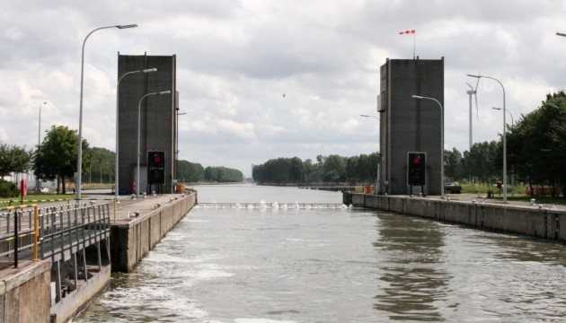 Обвал мосту в Брюсселі заблокував рух водного транспорту
