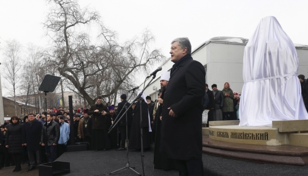 Poroshenko unveils monument to Lypkivsky in Cherkasy