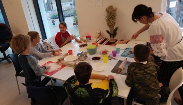Українські школи у Нідерландах розпочали навчальний рік варениковими майстер-класами