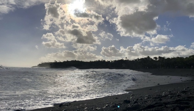 Гаваї кличуть туристів на новий незвичайний пляж 