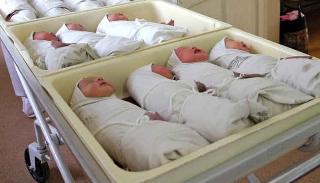 В Україні смертність перевищує народжуваність майже удвічі - Держстат