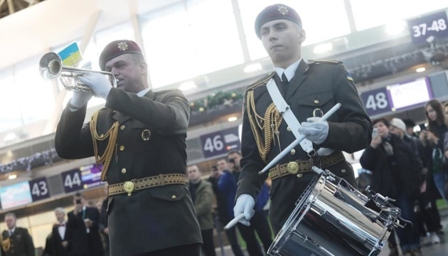 Ukrainian ‘cyborgs’ commemorated in seven airports. Photos