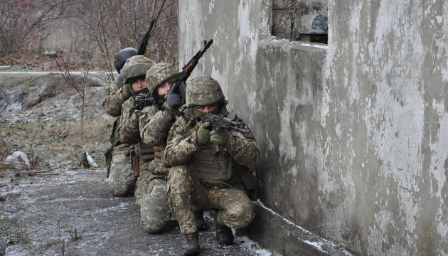 Ostukraine: Fünf feindliche Angriffe, ein Soldat gestorben - Karte