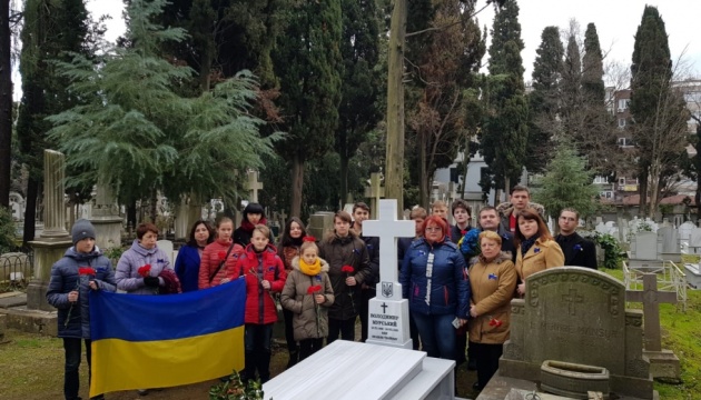 У День соборності у Стамбулі вшанували пам'ять Мурського У День соборності у Стамбулі вшанували пам'ять Мурського