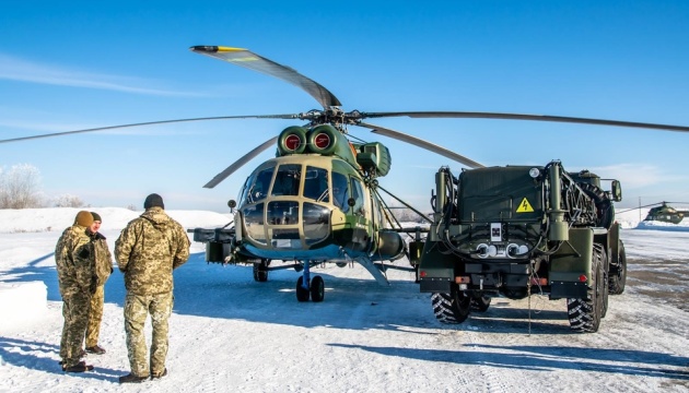 Українські льотчики відпрацьовують майстерність на модернізованих вертольотах