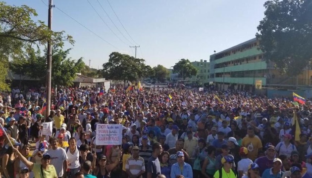 Сотні тисяч венесуельців вийшли на акції проти Мадуро