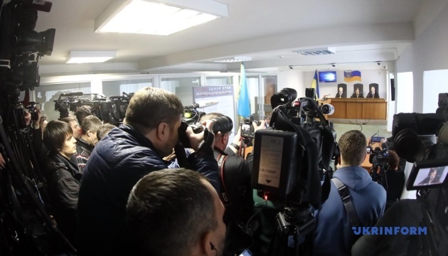 Вирок Януковичу оголошують уже шосту годину