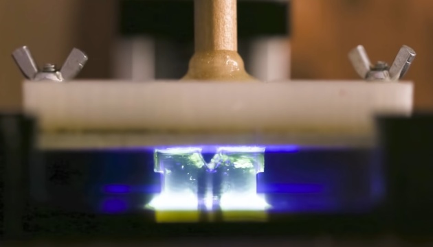 У Китаї на 3D-принтері надрукували робота, здатного підніматися по трубах