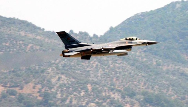 Турецькі винищувачі знову порушили повітряний простір Греції