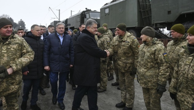 Президент зустрів військових 72-ї бригади, що вийшли з району бойових дій