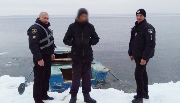 На Херсонщині копи врятували підлітка, якого віднесло від берега на крижині На Херсонщині копи врятували підлітка, якого віднесло від берега на крижині
