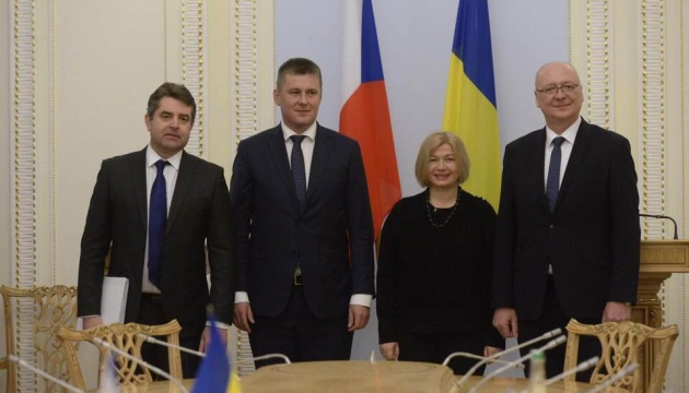 Україна і Чехія спрівпрацюватимуть з гуманітарного розмінування - Геращенко Україна і Чехія спрівпрацюватимуть з гуманітарного розмінування - Геращенко