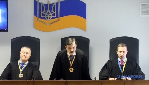 法院判处亚努科维奇因叛国罪监禁13年