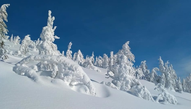 喀尔巴阡山现雪景奇观