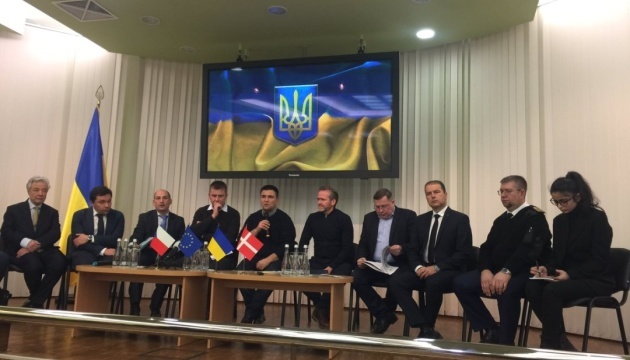 Los titulares de Exteriores de Ucrania, Dinamarca y la República Checa visitaron la región ucraniana adyacente al mar de Azov 