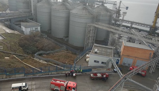 ДСНС назвала причину пожежі у миколаївському морпорту
