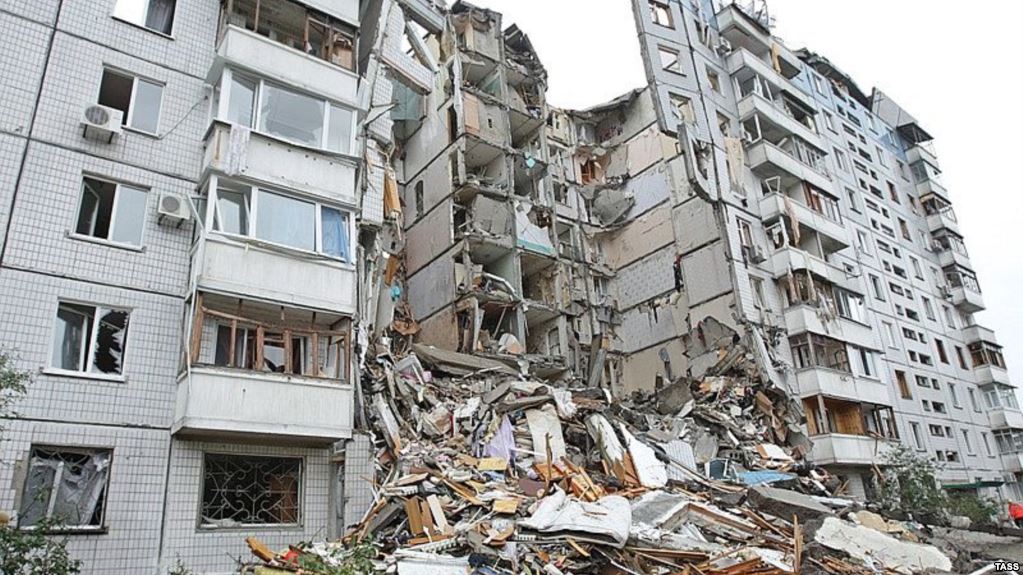 Зруйнований будинок у Дніпропетровську після вибуху (14 жовтня 2007 року)