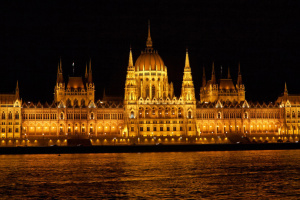 Парламент Угорщини ухвалив резолюцію про відхилення членства України в ЄС