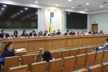 CEC starts counting votes in Ukraine's presidential election