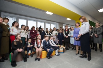 Перша леді зустрілася з вихованцями Магдалинівської опорної школи
