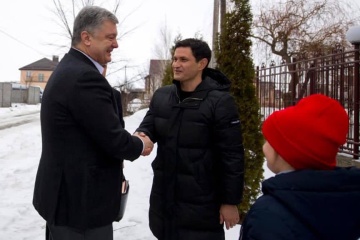 Государство должно финансировать фильмы о войне на Донбассе - Порошенко