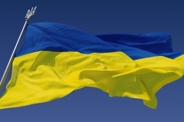 Ukrainian flag raised outside Verkhovna Rada