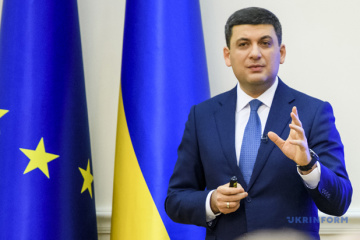 Гройсман: У нас народ розумний, але чомусь наступає на